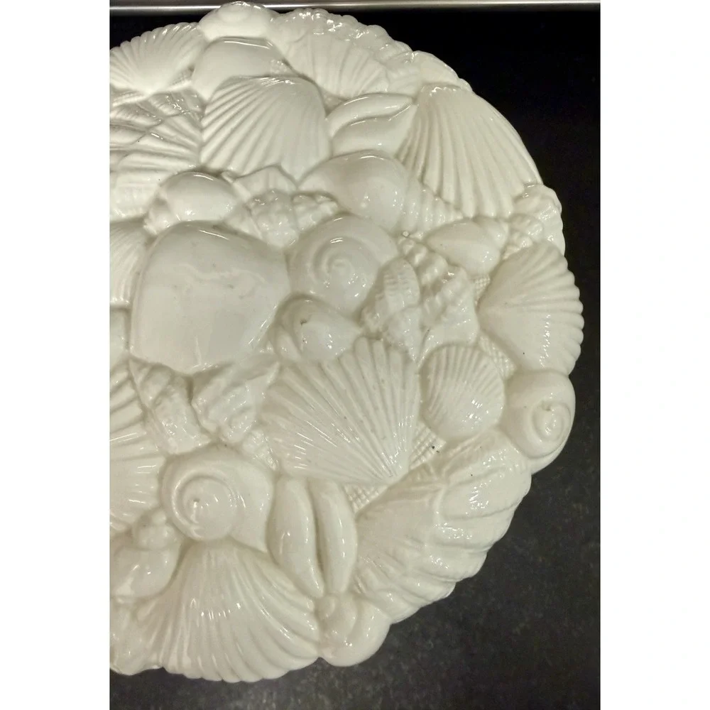 1960s Mottahedeh Italy Embossed Creamware Casserole Bowl with Sea Shell Lid #30